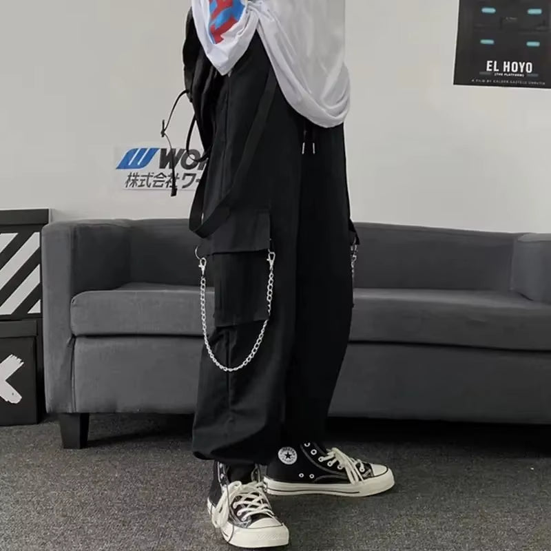 Pantalon cargo noir style gothique punk avec chaîne, style streetwear, jambes larges
