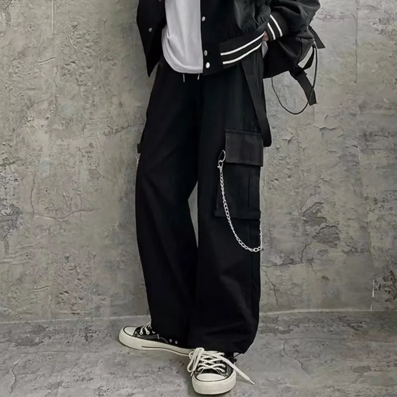 Pantalon cargo noir style gothique punk avec chaîne, style streetwear, jambes larges